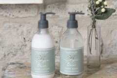 bbhwhb300-bbhlhb300-hedgerow-berries-hand-wash-and-lotion-lifestyle-high-res